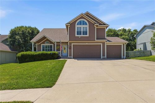 2225 Martha Ln, Greenwood, MO, 64034-9462 | Card Image