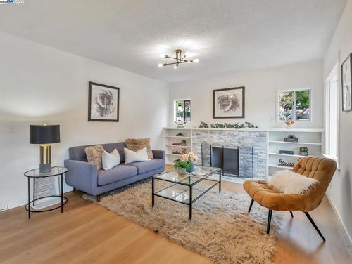 2539 Highland Ave, Oakland, CA, 94606-3547 | Card Image