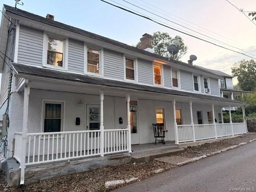 18 Wyandotte Ave, Highland Fls, NY, 10928-1307 | Card Image