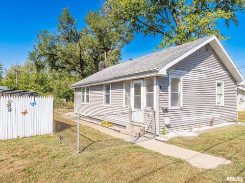 1017 S 12th St, Pekin, IL, 61554-4943 | Card Image