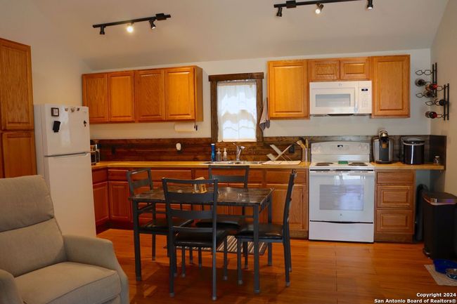 11943 Fm 472, Home with 1 bedrooms, 1 bathrooms and null parking in Bigfoot TX | Image 12