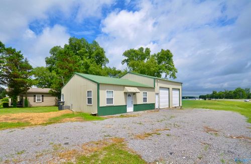11 W 4th St, Falkville, AL, 35622-5038 | Card Image