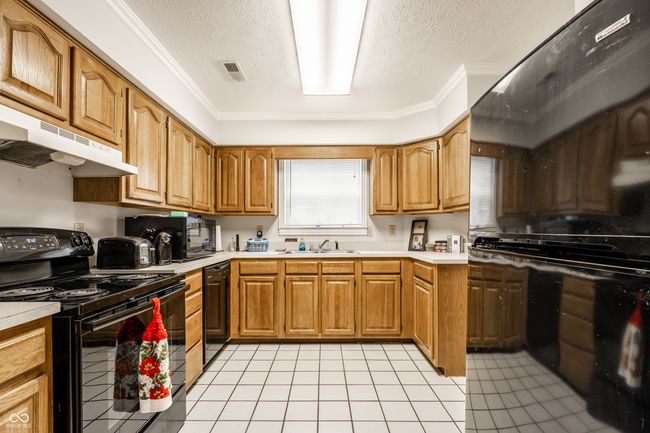spacious kitchen including appliances | Image 13