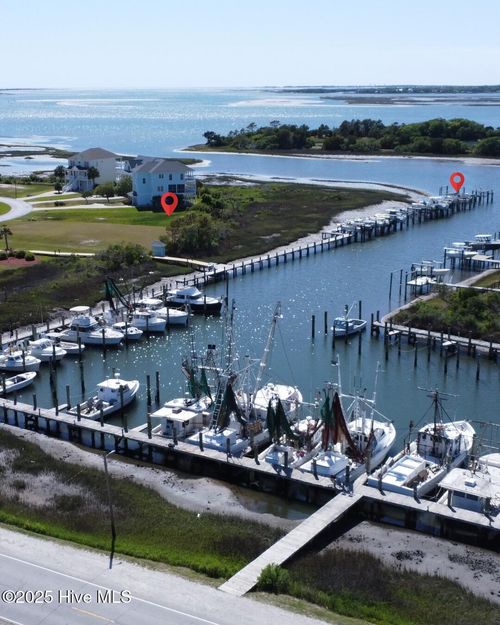 110 Pintail Ln, Harkers Island, NC, 28531-9531 | Card Image
