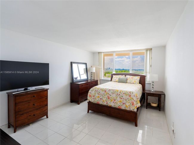 1105 - 5005 Collins Ave, Condo with 1 bedrooms, 1 bathrooms and null parking in Miami Beach FL | Image 9