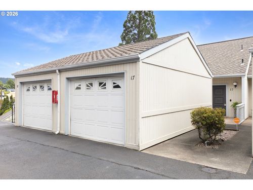 17 Nw Mountain View Dr, Roseburg, OR, 97471 | Card Image