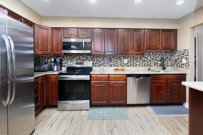 APT-208 - 808 E Old Willow Rd, Condo with 2 bedrooms, 2 bathrooms and 2 parking in Prospect Heights IL | Image 4