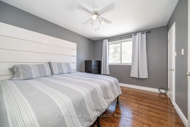 8 Sumac Crt, House other with 4 bedrooms, 2 bathrooms and 3 parking in Deep River ON | Image 22