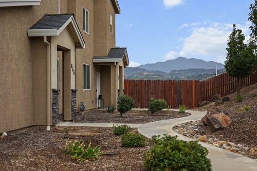 866 Congaree Ln, Redding, CA, 96001-0268 | Card Image
