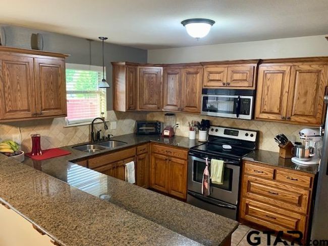 11604 Three Chimneys Dr, House other with 3 bedrooms, 2 bathrooms and null parking in Flint TX | Image 5