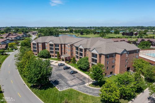 2210 Country Club Dr, Saint Clair Shores, MI, 48082-2919 | Card Image