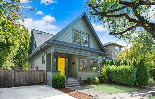 822 24th Ave, Seattle, WA, 98122-4864 | Card Image