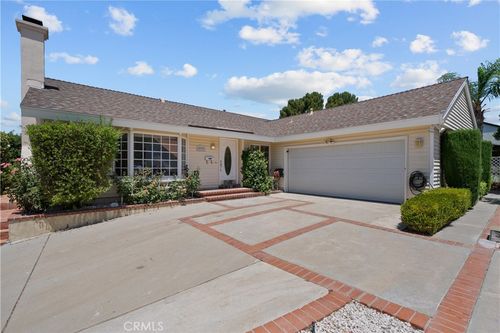 28901 Lotusgarden Dr, Canyon Country, CA, 91387-1837 | Card Image
