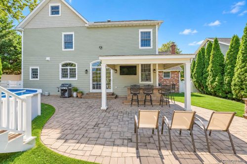 43 North Drive, North Hempstead, NY, 11590 | Card Image