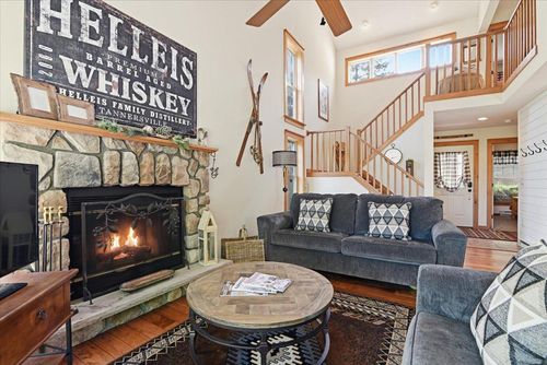 344 Hemlock Ln, Tannersville, PA, 18372-7807 | Card Image