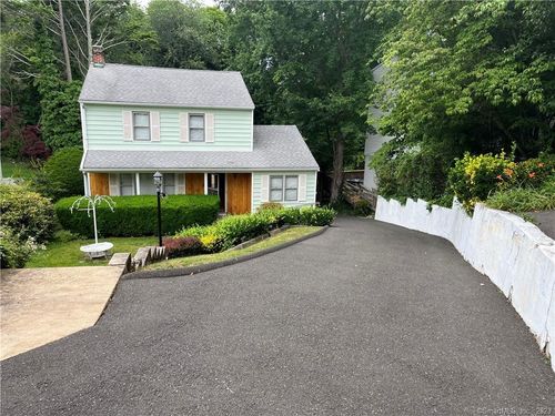 13 Hollow Tree Ridge Rd, Darien, CT, 06820-5031 | Card Image
