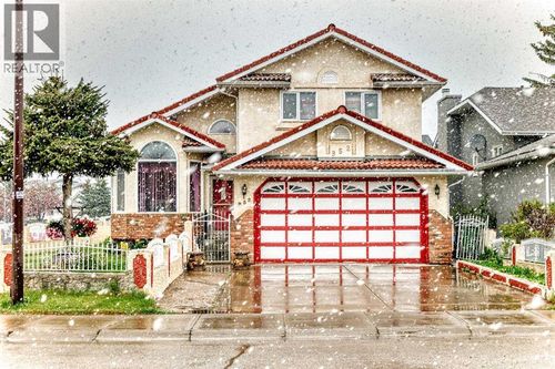 952 Applewood Dr Se, Calgary, AB, T2A7N3 | Card Image