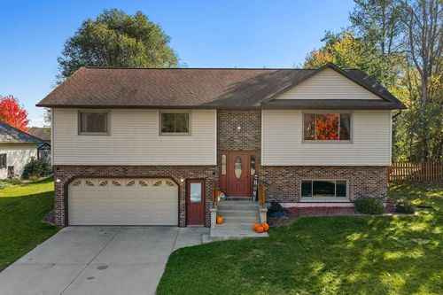 23 Barbara Ann Dr, Reedsburg, WI, 53959-2512 | Card Image