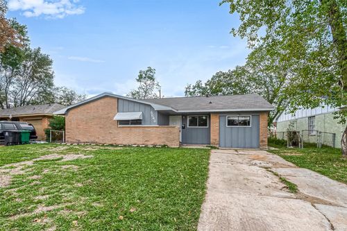 5646 Cedarburg Dr, Houston, TX, 77048-1821 | Card Image