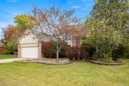 51336 Pinewood Dr, Macomb, MI, 48042-4219 | Card Image