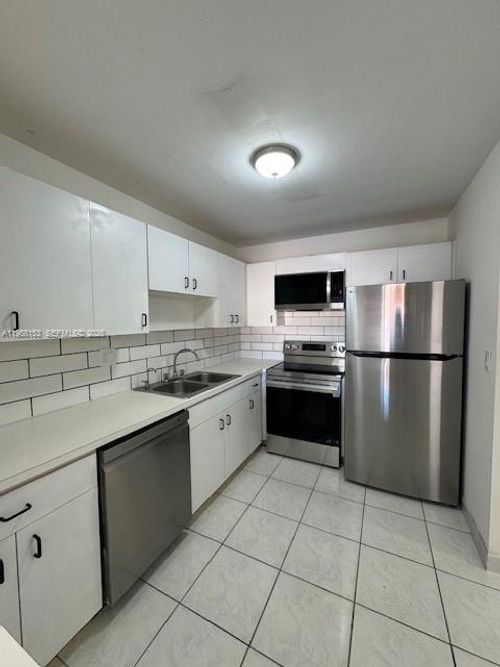 apt-305-6130 W 19th Ave, Hialeah, FL, 33012-6060 | Card Image