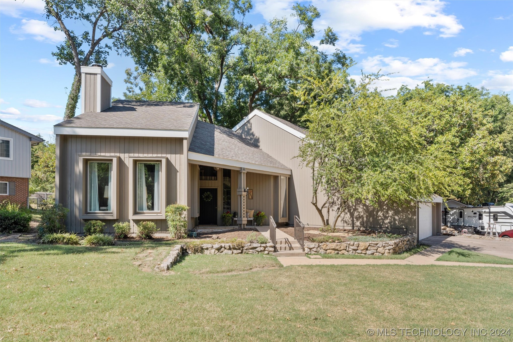 London Ln, Bartlesville, OK 74006