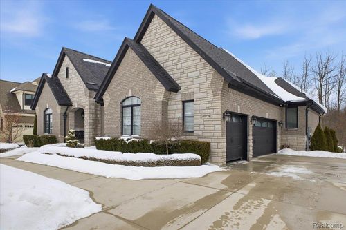 60778 Forest Creek Dr, Washington Twp, MI, 48094-1846 | Card Image