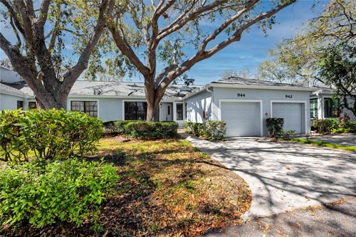 944 San Carlos Ct Ne, ST PETERSBURG, FL, 33702-2785 | Card Image