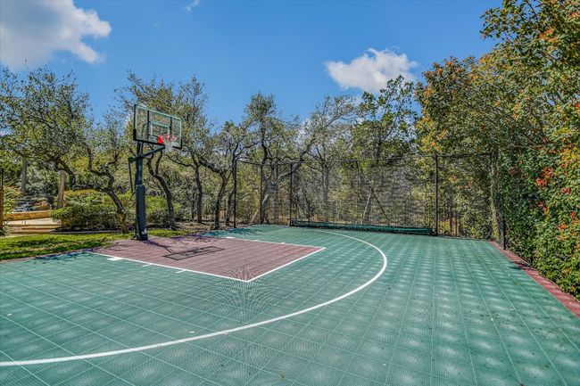 Your own private sport court. | Image 33