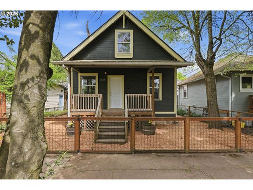2323 N Terry St, Portland, OR, 97217-6451 | Card Image