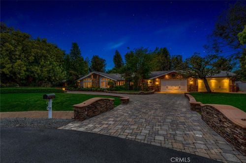 752 N Creekview Dr, Orange, CA, 92869-2323 | Card Image