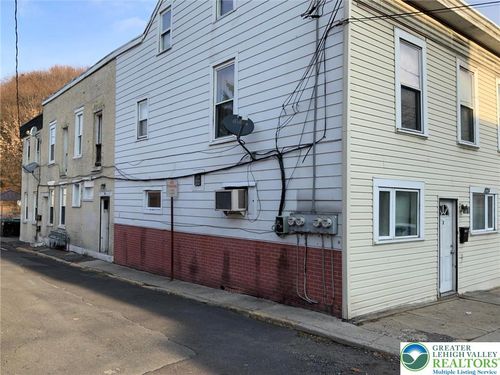 106 N 11th St, Pottsville, PA, 17901-2355 | Card Image