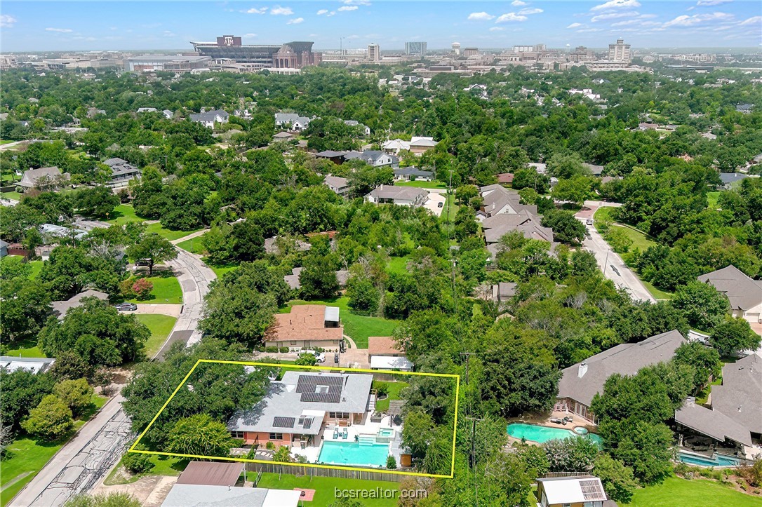 Winding Rd, College Station, TX 77840