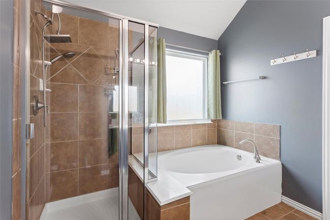 6605 Fallen Breeze Ln, House other with 4 bedrooms, 3 bathrooms and 2 parking in Dickinson TX | Image 18