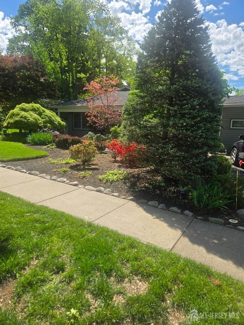 124 Hillside Ave, Metuchen, NJ, 08840-1935 | Card Image