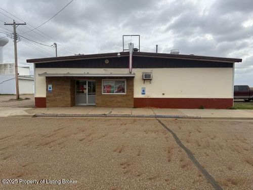 25 W 8th St, New England, ND, 58647-7030 | Card Image
