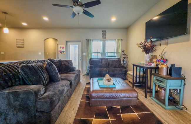 310 N Bermuda St, House other with 3 bedrooms, 2 bathrooms and null parking in Lacy Lakeview TX | Image 7