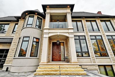 211 Kennedy St W, House other with 4 bedrooms, 7 bathrooms and 5 parking in Aurora ON | Image 2