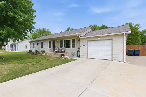 1800 W 3rd Ave, El Dorado, KS, 67042-3319 | Card Image
