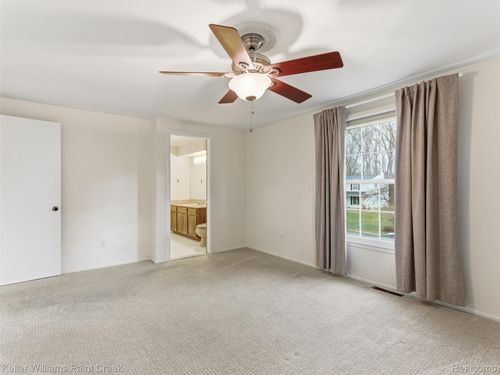 7434 Glengrove Dr, Bloomfield Hills, MI, 48301-3870 | Card Image