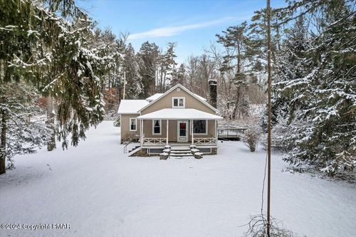 261 Merry Hill Rd, Cresco, PA, 18326-7269 | Card Image