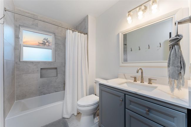 The second full bath is conveniently located between the primary bedroom and secondary bedroom | Image 18