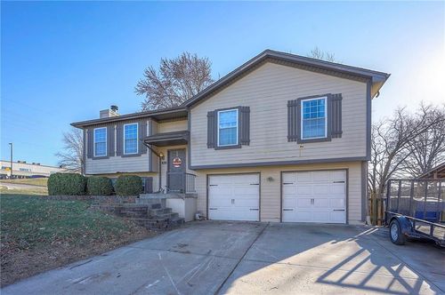 303 Se Bent Tree Dr, Blue Springs, MO, 64014-3119 | Card Image