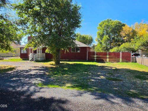 2746 Bisbee St, Klamath Falls, OR, 97603-6611 | Card Image