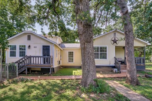 902 Travis Ave, Alvarado, TX, 76009-5574 | Card Image