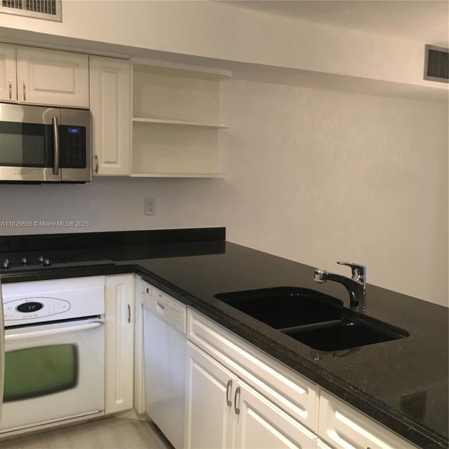 APT-8 - 2180 Brickell Ave, Townhouse with 2 bedrooms, 2 bathrooms and null parking in Miami FL | Image 15