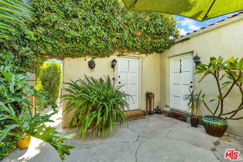 811 N Citrus Ave, Los Angeles, CA, 90038-3403 | Card Image