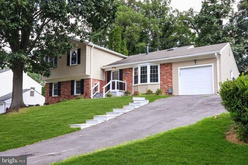 8815 Tuckerman Ln, POTOMAC, MD, 20854-3165 | Card Image