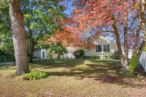 37 Elizabeth St, Uxbridge, MA, 01569-1304 | Card Image