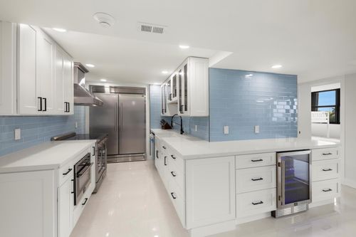 207-5600 N Flagler Dr, West Palm Beach, FL, 33407-2648 | Card Image